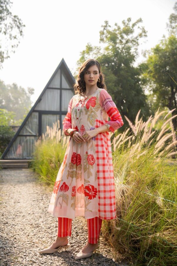 907df57e-d54e-434f-bb85-2abdcf320de5 Suntaara Women's Mulmul 2-Piece Kurta Set – Cream Red